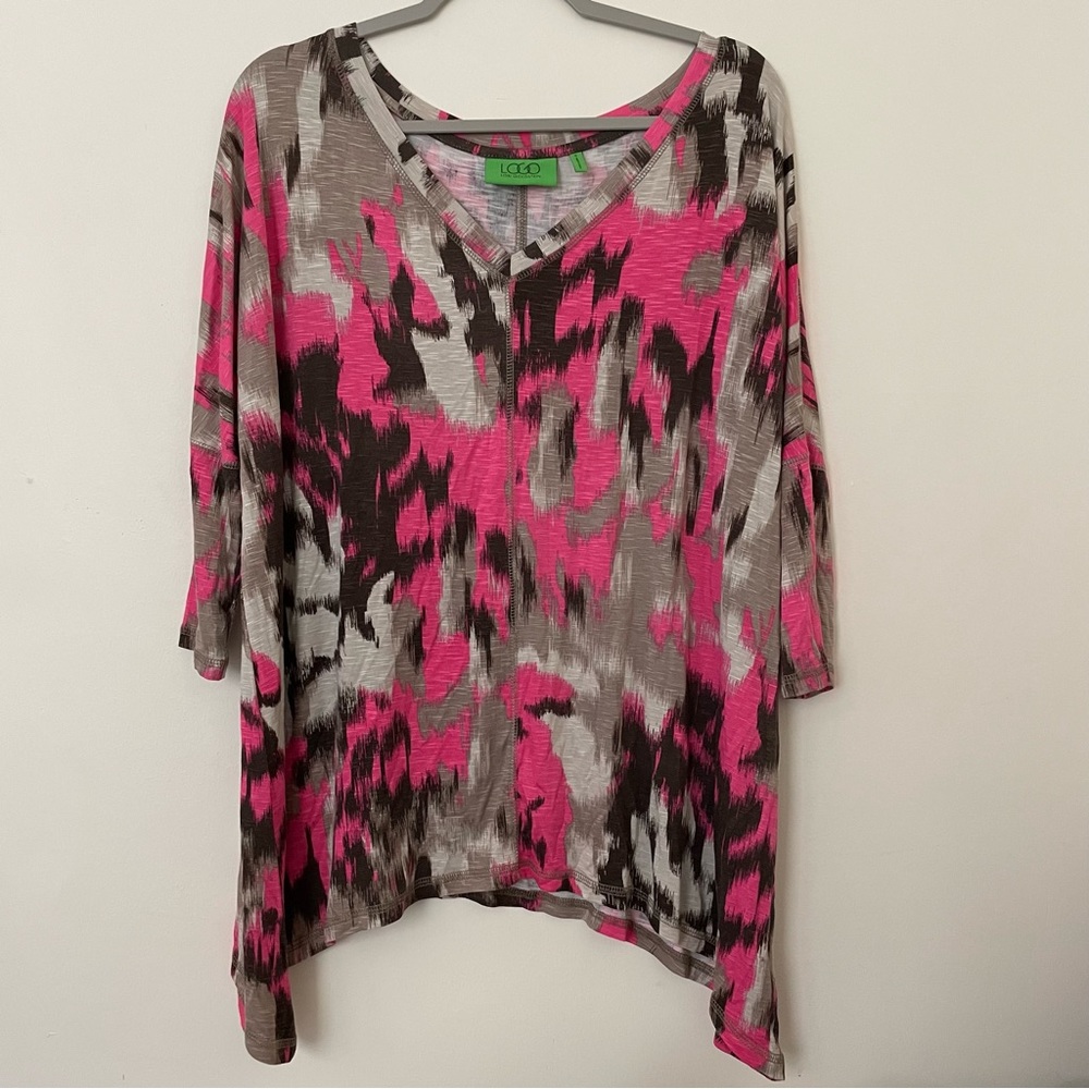 LOGO by lori goldstein v neck tiered top 3/4 sleeve SZ S
